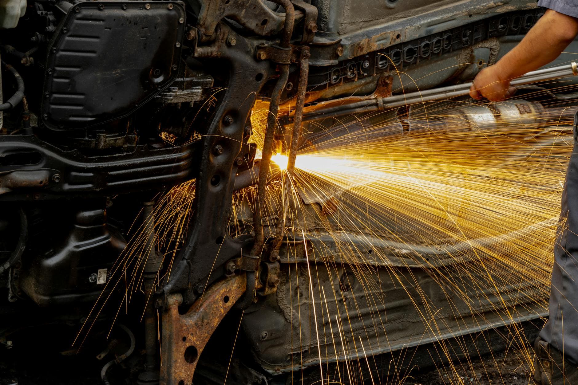 Nahaufnahme Metallbearbeitung und Werkzeug in der Werkstatt